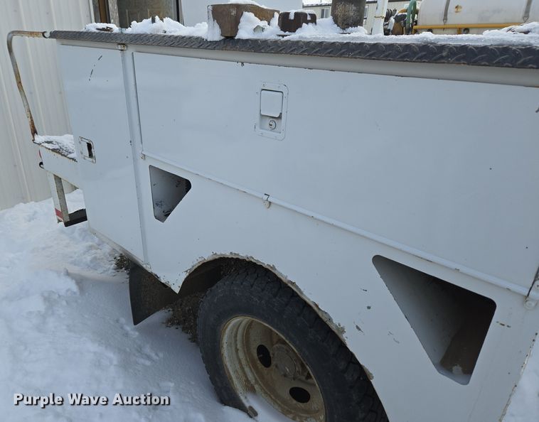 image for item ER5060 1999 Ford F450 Super Duty bucket truck