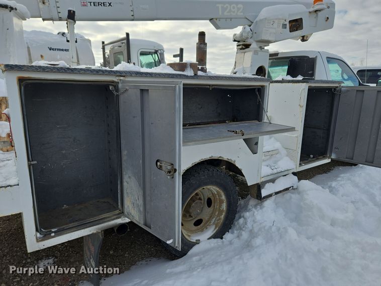 image for item ER5060 1999 Ford F450 Super Duty bucket truck