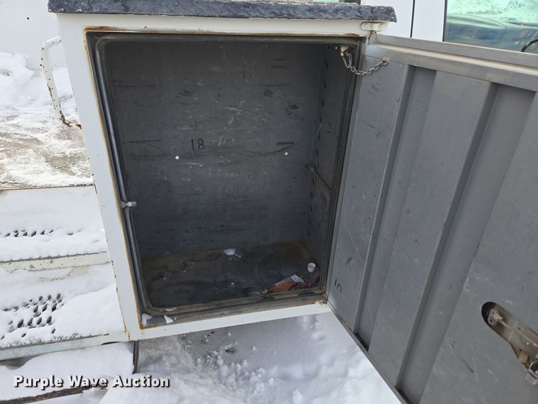 image for item ER5060 1999 Ford F450 Super Duty bucket truck