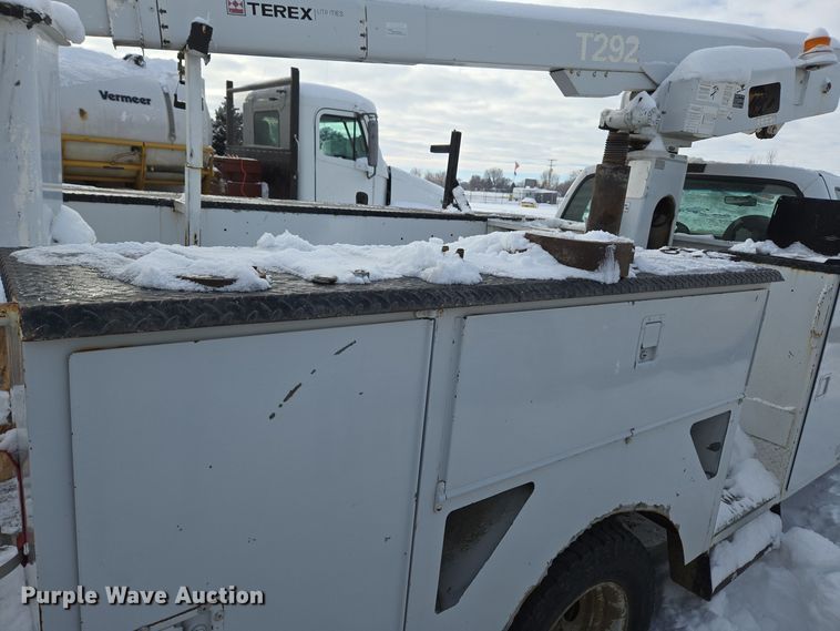 image for item ER5060 1999 Ford F450 Super Duty bucket truck