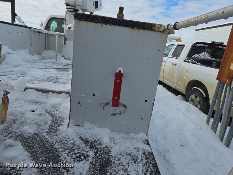 image for item ER5060 1999 Ford F450 Super Duty bucket truck