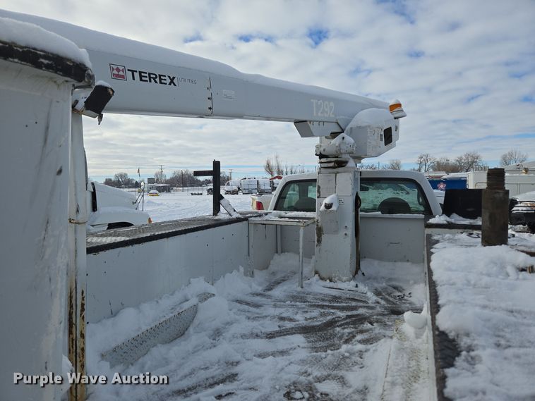 image for item ER5060 1999 Ford F450 Super Duty bucket truck