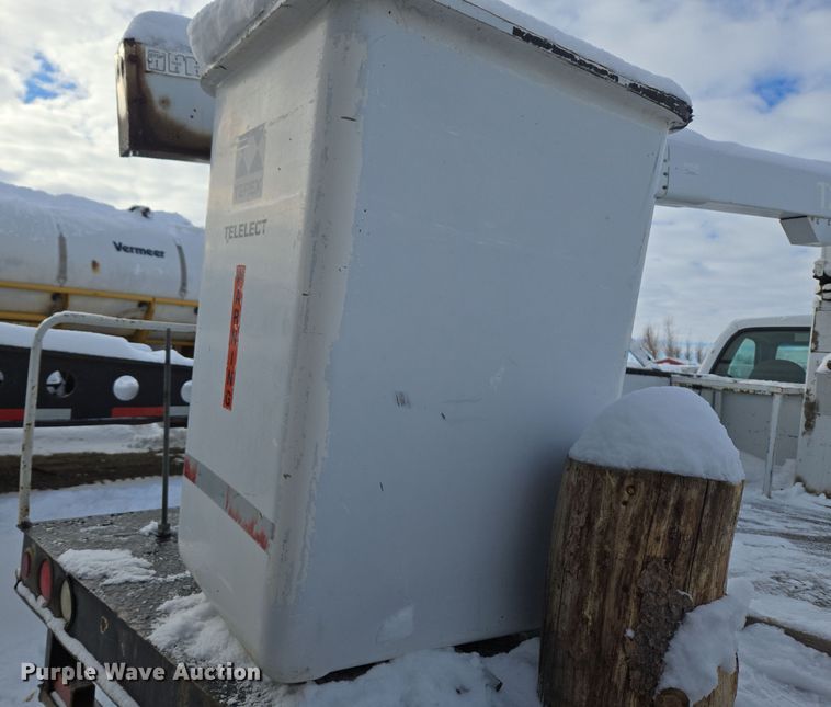 image for item ER5060 1999 Ford F450 Super Duty bucket truck
