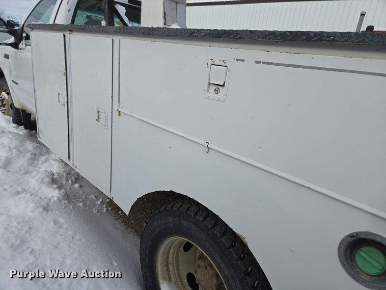 image for item ER5060 1999 Ford F450 Super Duty bucket truck