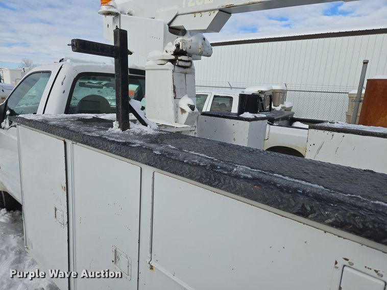 image for item ER5060 1999 Ford F450 Super Duty bucket truck