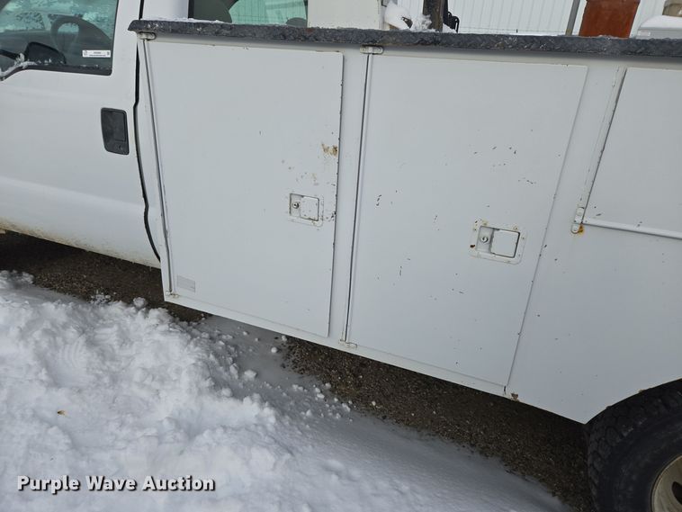 image for item ER5060 1999 Ford F450 Super Duty bucket truck