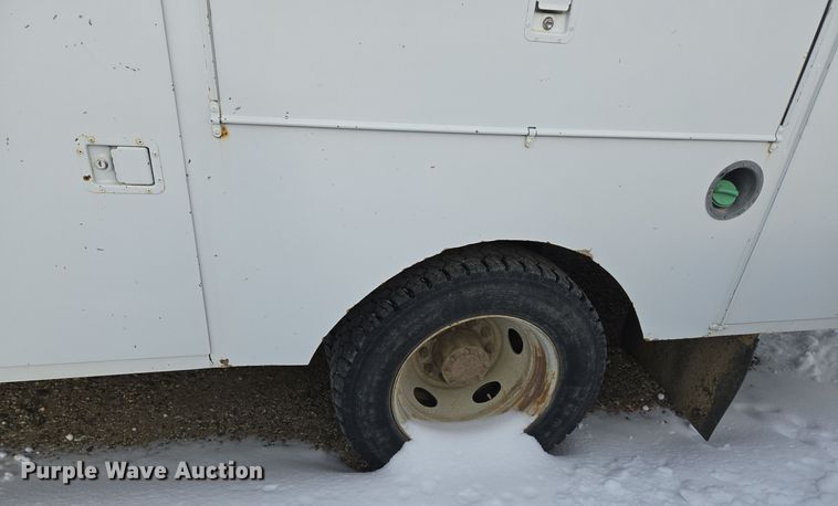 image for item ER5060 1999 Ford F450 Super Duty bucket truck