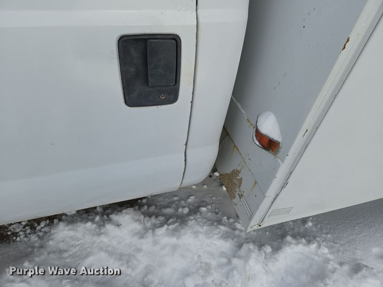 image for item ER5060 1999 Ford F450 Super Duty bucket truck