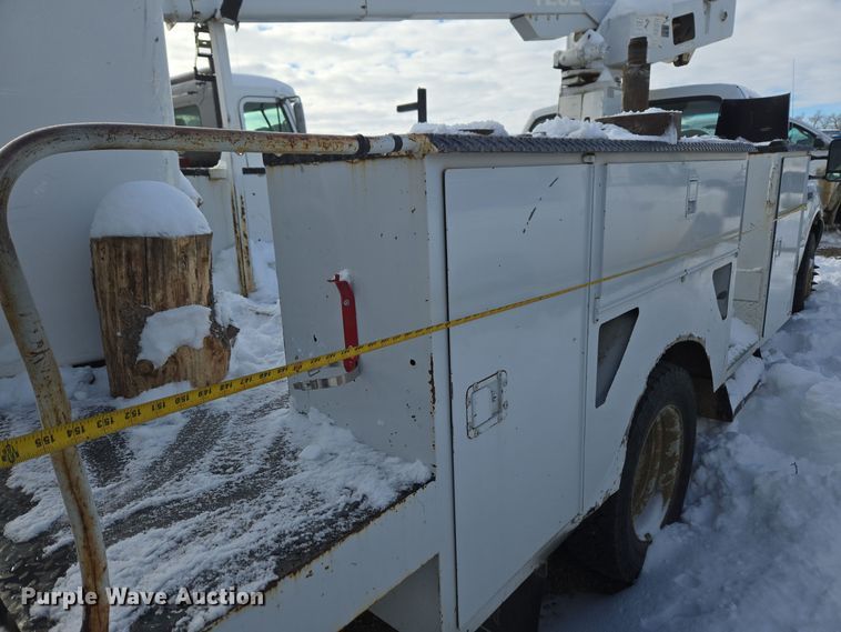 image for item ER5060 1999 Ford F450 Super Duty bucket truck