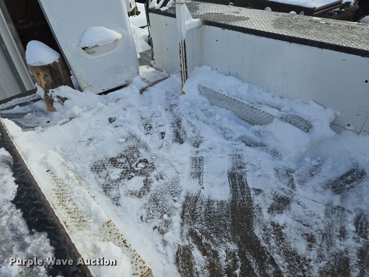 image for item ER5060 1999 Ford F450 Super Duty bucket truck