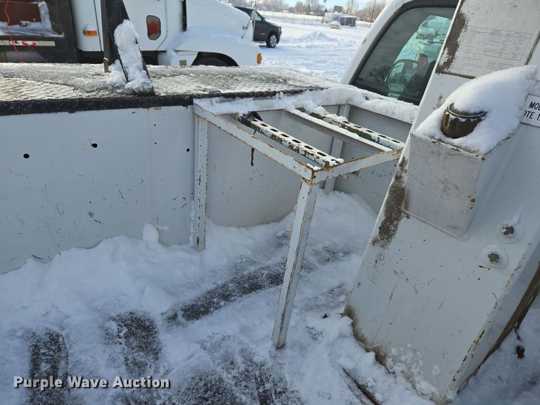 image for item ER5060 1999 Ford F450 Super Duty bucket truck