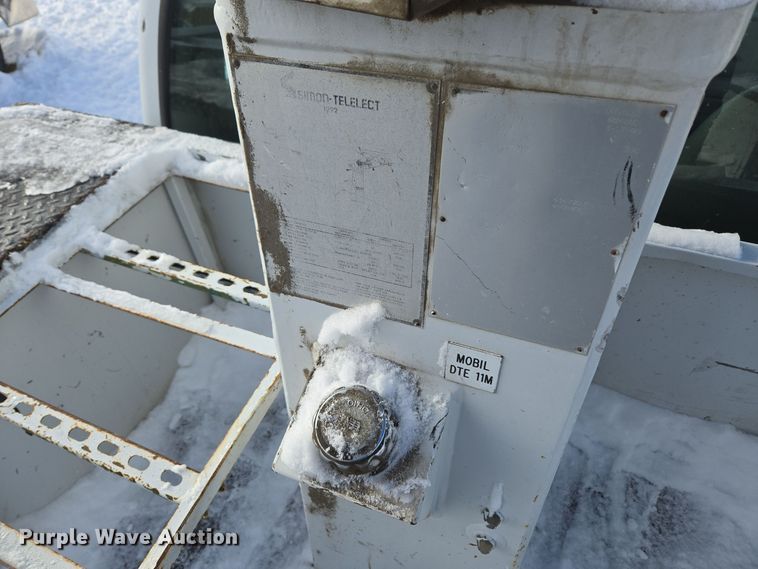 image for item ER5060 1999 Ford F450 Super Duty bucket truck