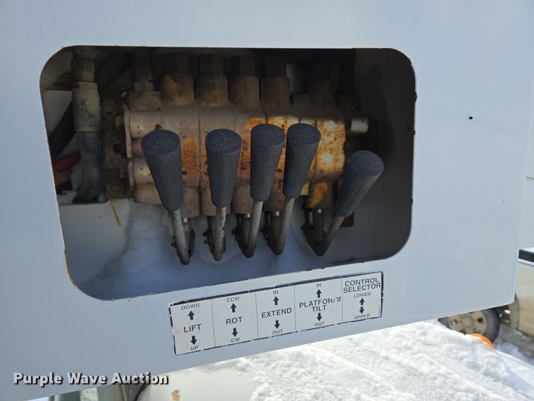 image for item ER5060 1999 Ford F450 Super Duty bucket truck