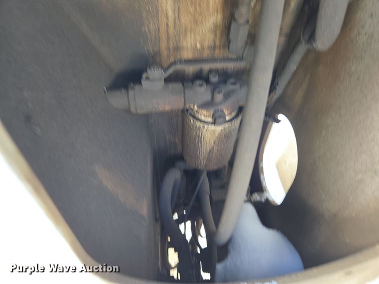 image for item ER5060 1999 Ford F450 Super Duty bucket truck