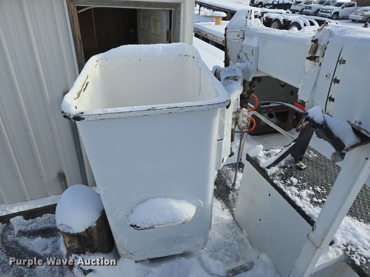 image for item ER5060 1999 Ford F450 Super Duty bucket truck