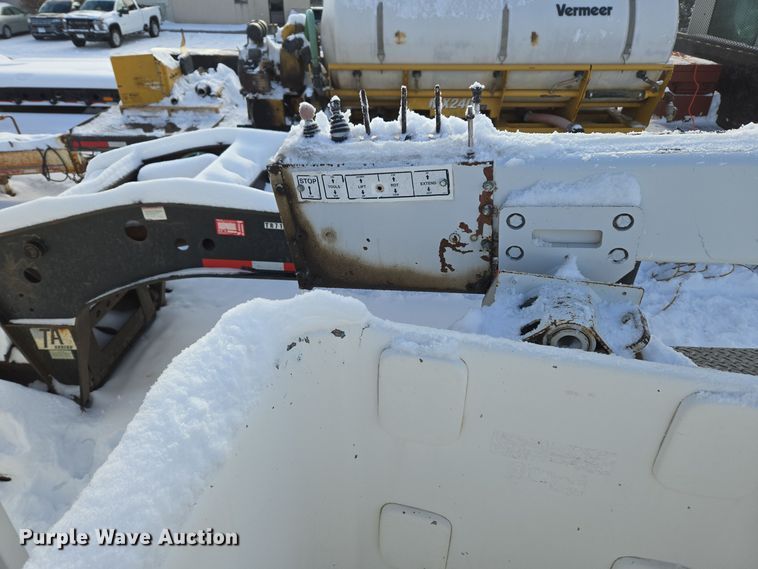 image for item ER5060 1999 Ford F450 Super Duty bucket truck