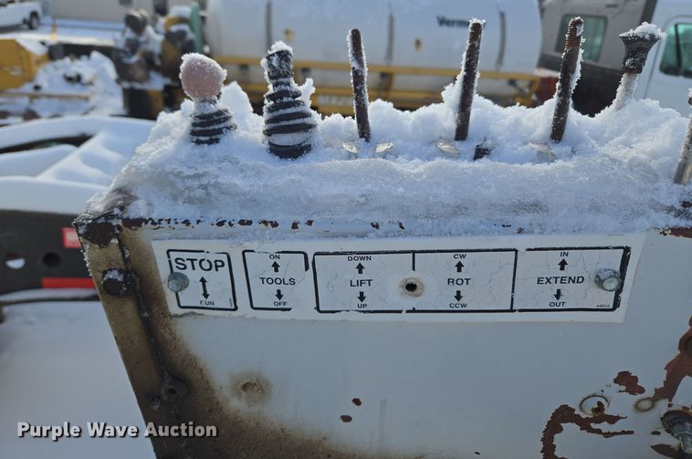 image for item ER5060 1999 Ford F450 Super Duty bucket truck