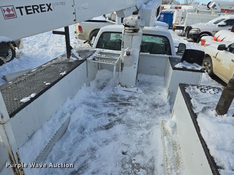 image for item ER5060 1999 Ford F450 Super Duty bucket truck