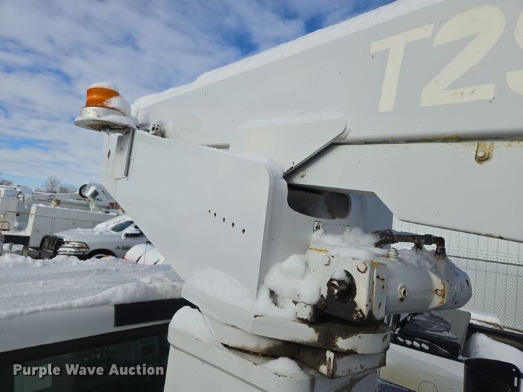 image for item ER5060 1999 Ford F450 Super Duty bucket truck