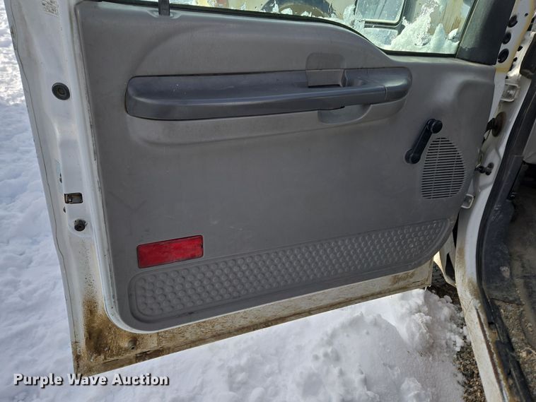 image for item ER5060 1999 Ford F450 Super Duty bucket truck