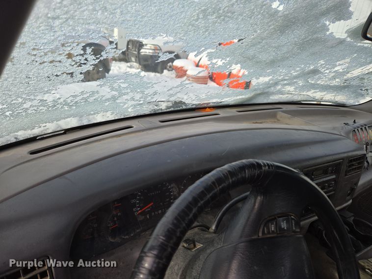 image for item ER5060 1999 Ford F450 Super Duty bucket truck