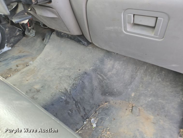 image for item ER5060 1999 Ford F450 Super Duty bucket truck