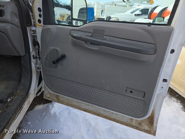 image for item ER5060 1999 Ford F450 Super Duty bucket truck