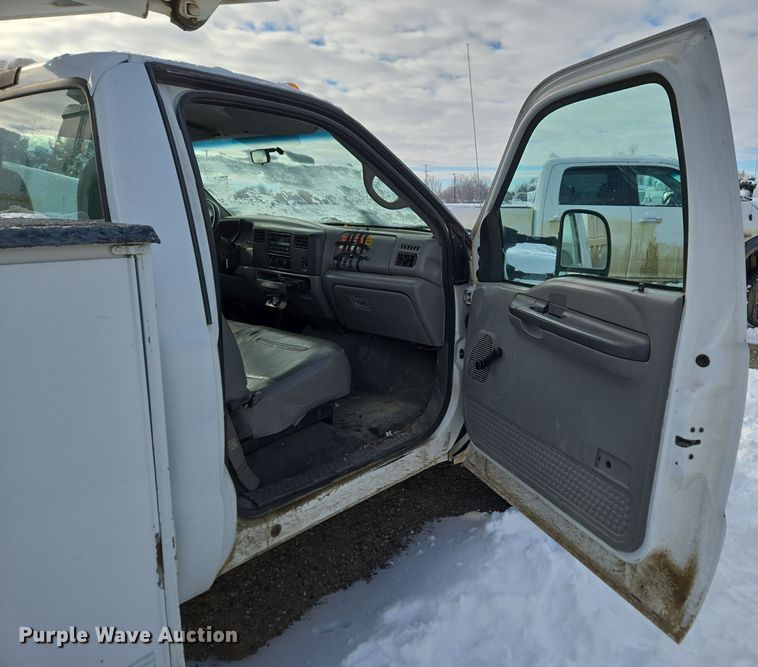 image for item ER5060 1999 Ford F450 Super Duty bucket truck