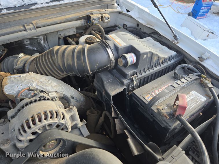 image for item ER5060 1999 Ford F450 Super Duty bucket truck