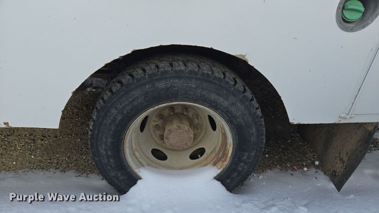 image for item ER5060 1999 Ford F450 Super Duty bucket truck