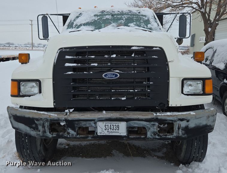 image for item ER5062 1998 Ford F-800 flatbed truck
