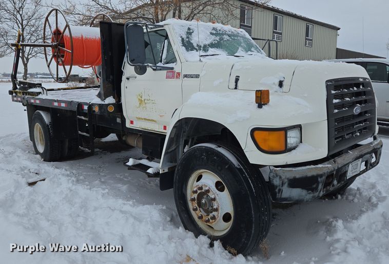 image for item ER5062 1998 Ford F-800 flatbed truck