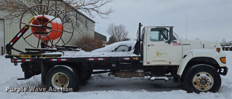 image for item ER5062 1998 Ford F-800 flatbed truck