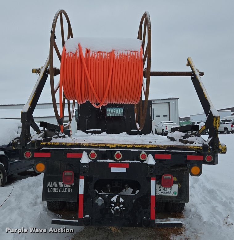 image for item ER5062 1998 Ford F-800 flatbed truck