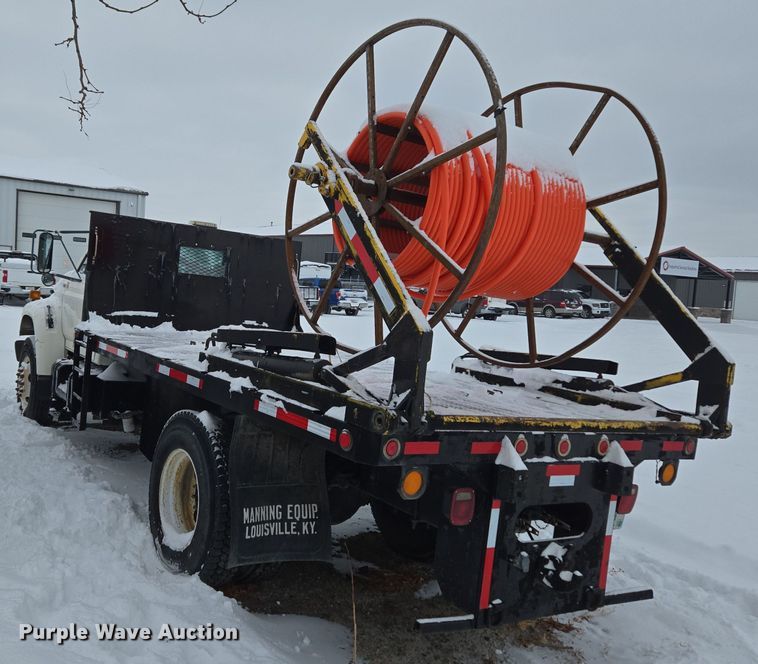 image for item ER5062 1998 Ford F-800 flatbed truck