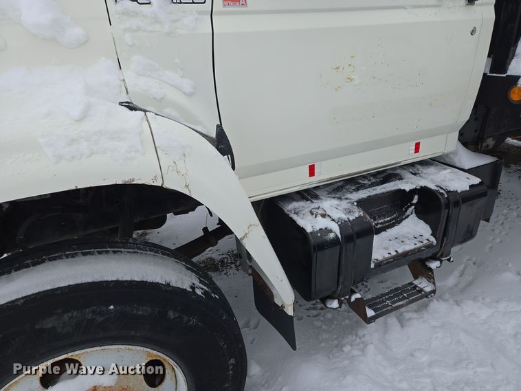 image for item ER5062 1998 Ford F-800 flatbed truck