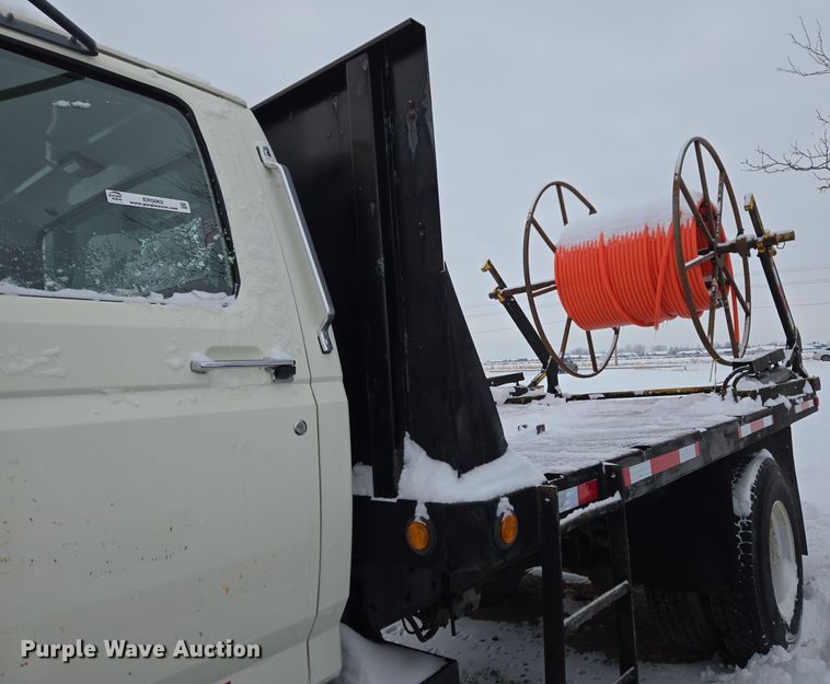 image for item ER5062 1998 Ford F-800 flatbed truck