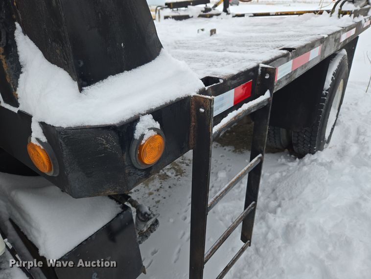 image for item ER5062 1998 Ford F-800 flatbed truck