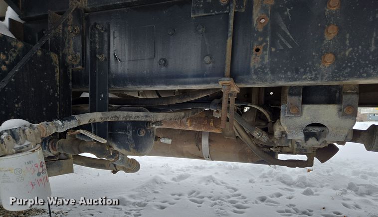 image for item ER5062 1998 Ford F-800 flatbed truck