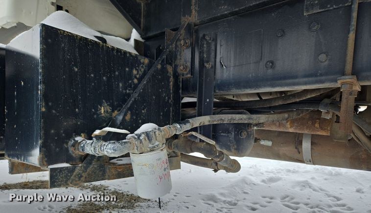 image for item ER5062 1998 Ford F-800 flatbed truck