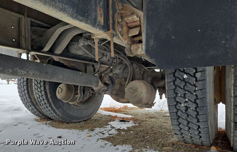 image for item ER5062 1998 Ford F-800 flatbed truck