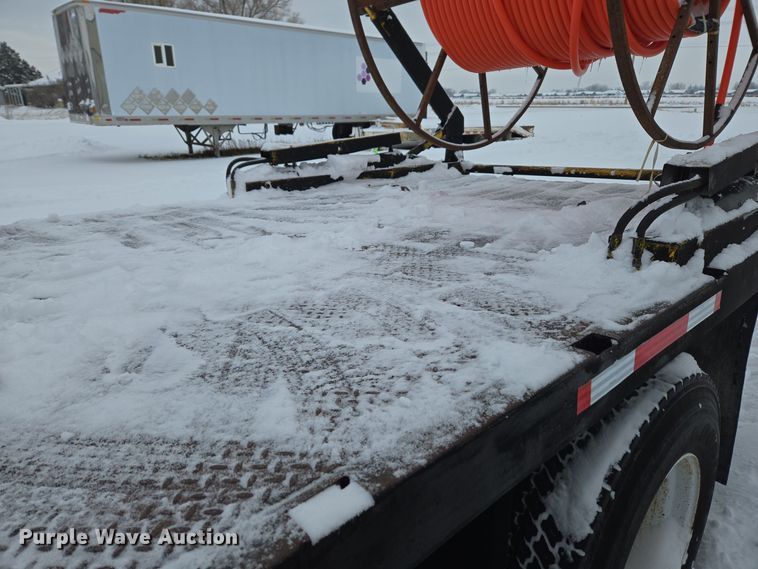 image for item ER5062 1998 Ford F-800 flatbed truck