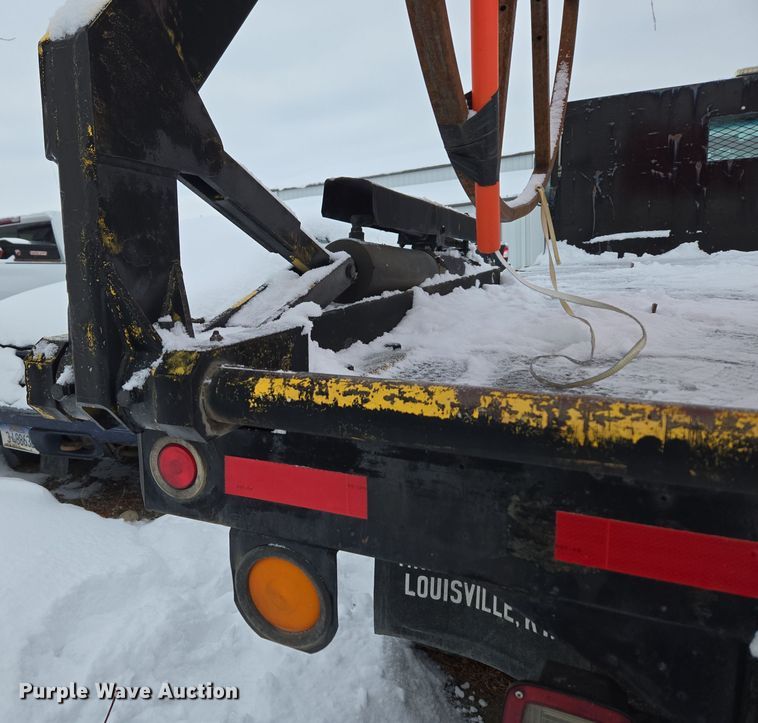 image for item ER5062 1998 Ford F-800 flatbed truck