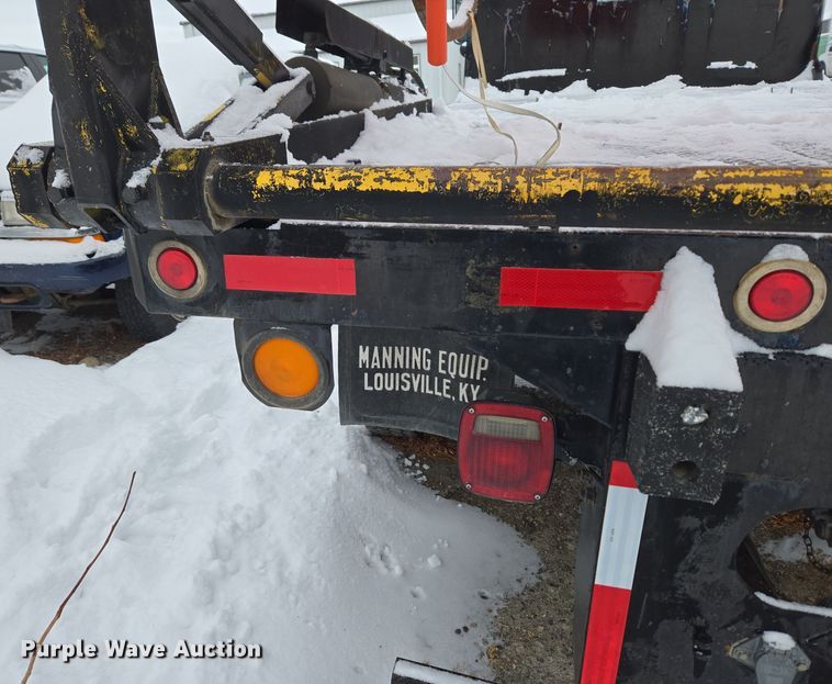 image for item ER5062 1998 Ford F-800 flatbed truck