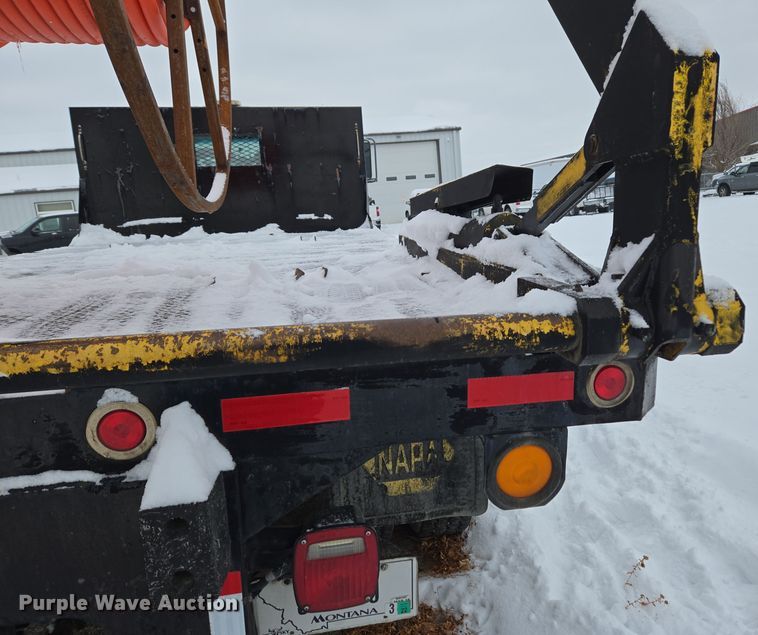 image for item ER5062 1998 Ford F-800 flatbed truck