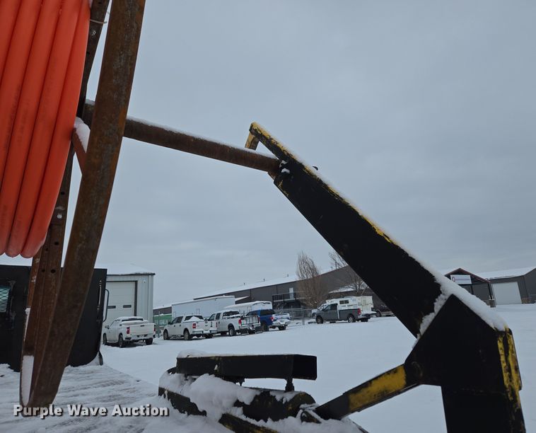 image for item ER5062 1998 Ford F-800 flatbed truck