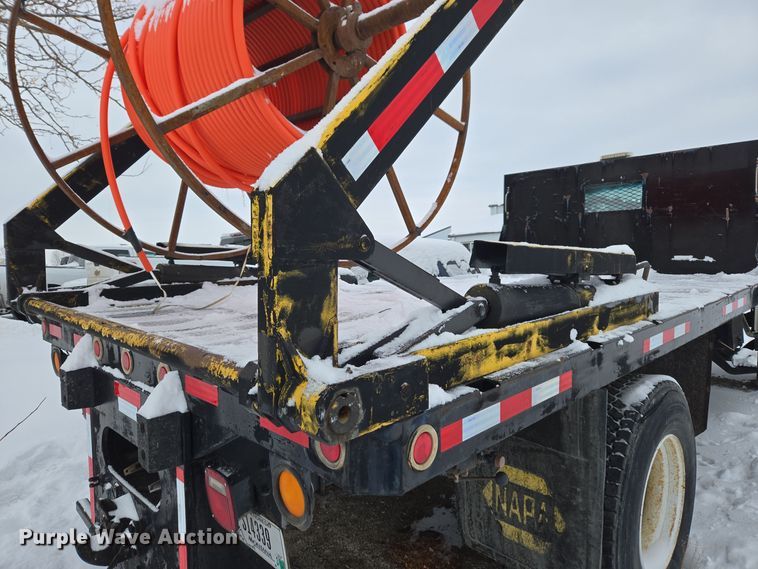 image for item ER5062 1998 Ford F-800 flatbed truck