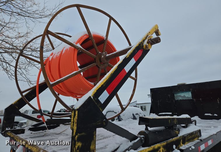 image for item ER5062 1998 Ford F-800 flatbed truck