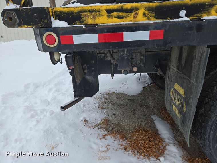 image for item ER5062 1998 Ford F-800 flatbed truck