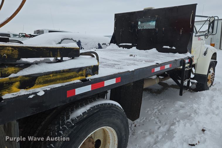 image for item ER5062 1998 Ford F-800 flatbed truck